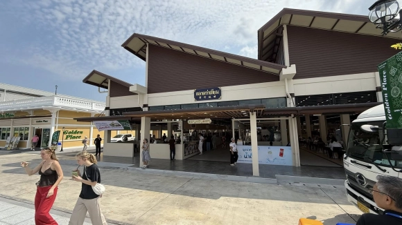 ตลาดท่าเตียน: ตลาดริมน้ำเจ้าพระยาสุดคลาสสิก ใกล้วัดโพธิ์และวังหลัง