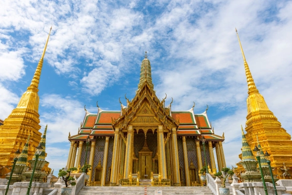 วัดพระแก้ว วัดพระศรีรัตนศาสดาราม สถานที่ศักดิ์สิทธิ์ที่ต้องไปสักครั้งในชีวิต