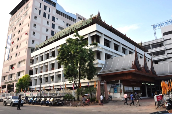 โรงพยาบาลสงฆ์ กรุงเทพ ศูนย์รักษาพระภิกษุสามเณรแห่งเดียวในโลก พร้อมแนะนำที่พักใกล้เคียง