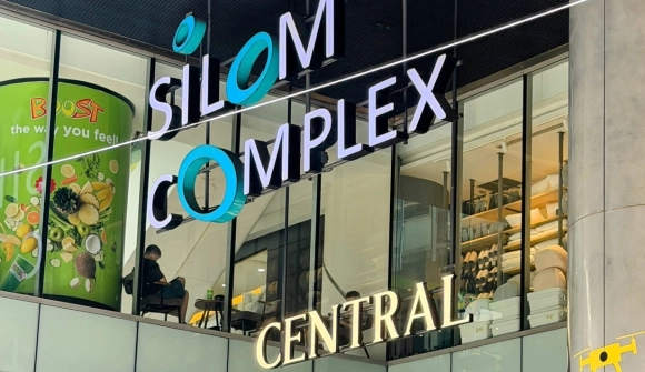 สีลมคอมเพล็กซ์ (Silom Complex) ครบทุกเรื่องช้อป วิธีเดินทาง และโรงแรมแนะนำ