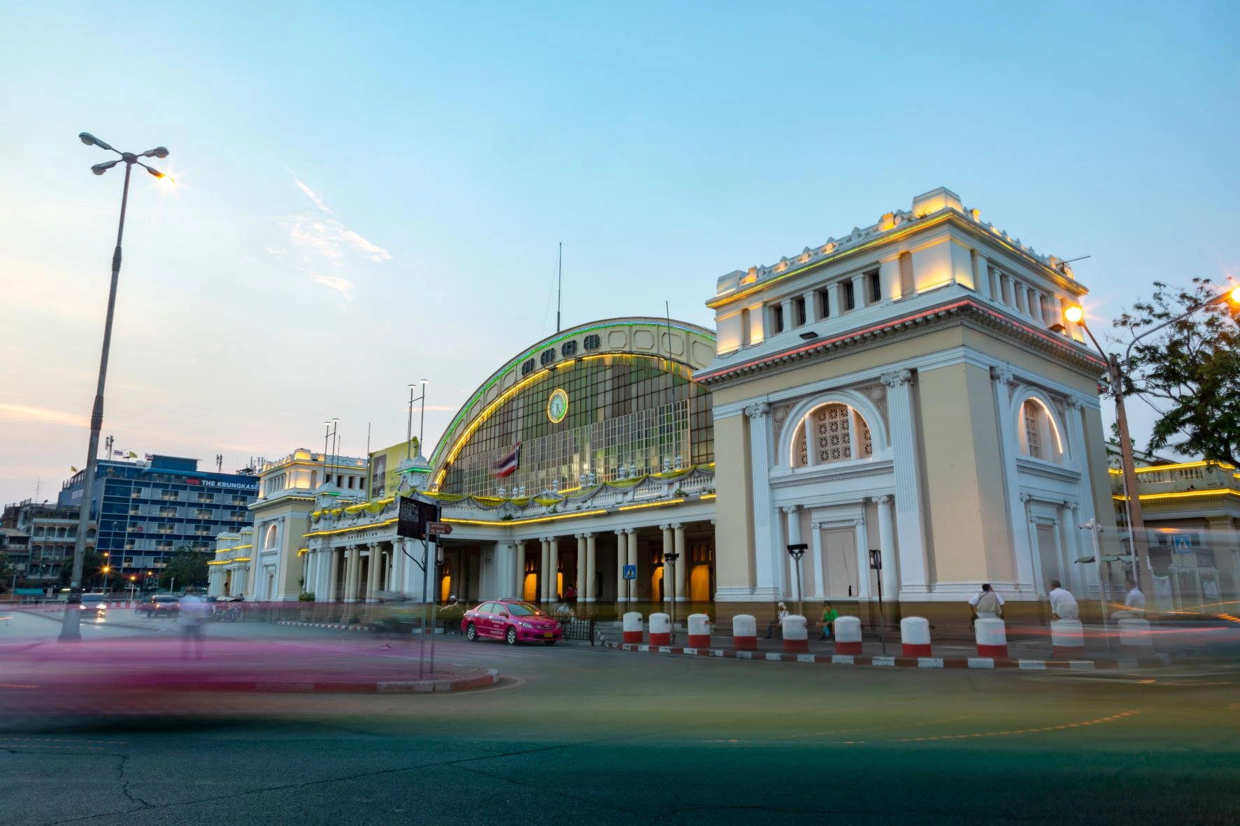 สถานีรถไฟกรุงเทพ (หัวลำโพง) ประวัติศาสตร์ สถาปัตยกรรม และเส้นทางเดินทางสู่ใจกลางเมือง