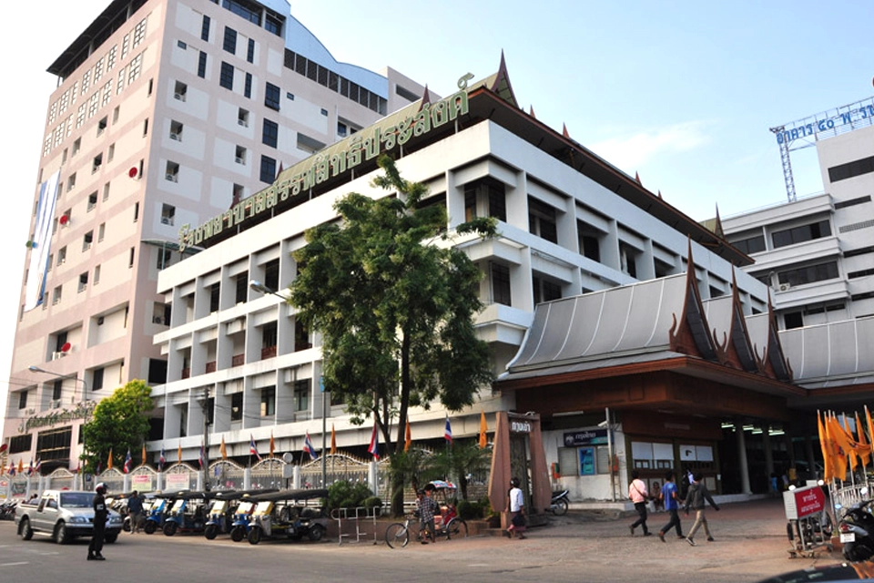 โรงพยาบาลสงฆ์ กรุงเทพ ศูนย์รักษาพระภิกษุสามเณรแห่งเดียวในโลก พร้อมแนะนำที่พักใกล้เคียง