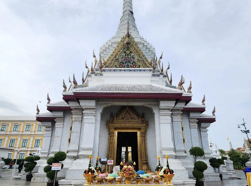 ศาลหลักเมืองกรุงเทพมหานคร: ประวัติ ความศักดิ์สิทธิ์ วิธีเดินทาง พร้อมแนะนำ โรงแรม ในกรุงเทพ
