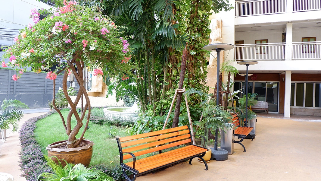 Garden de The Victory Bangkok Hotel