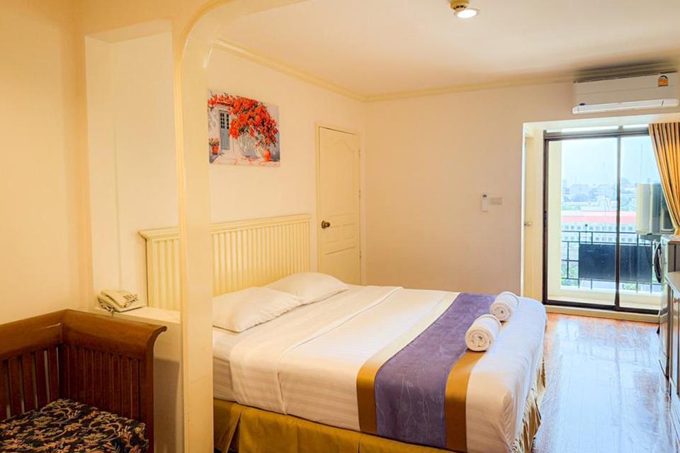 <h2>Rooms <span>&</span> Rate</h2>
