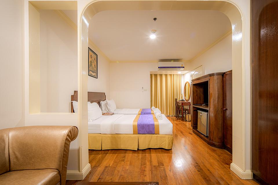 <h2>Rooms <span>&</span> Rate</h2>