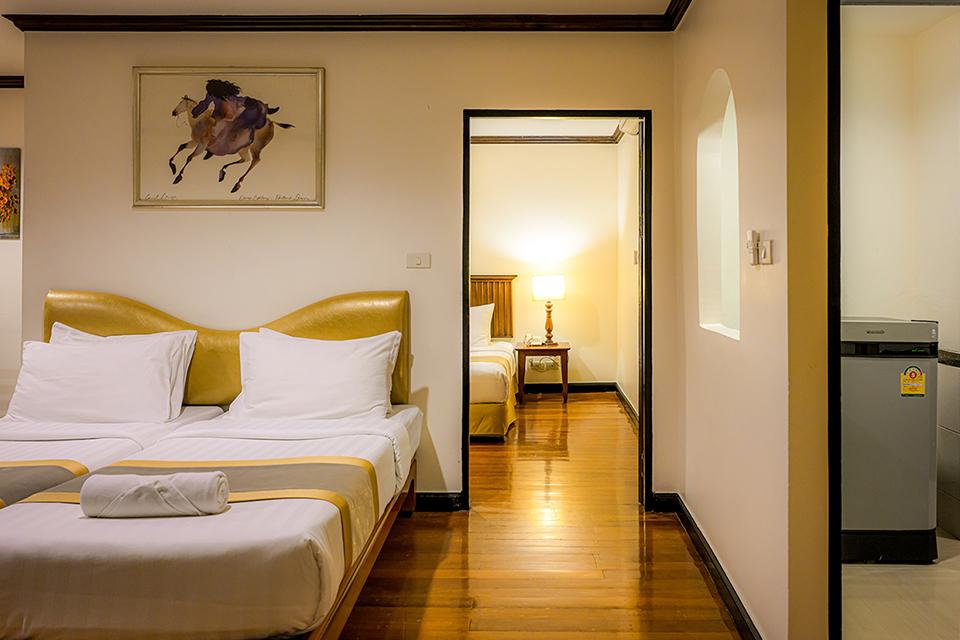 <h2>Rooms <span>&</span> Rate</h2>