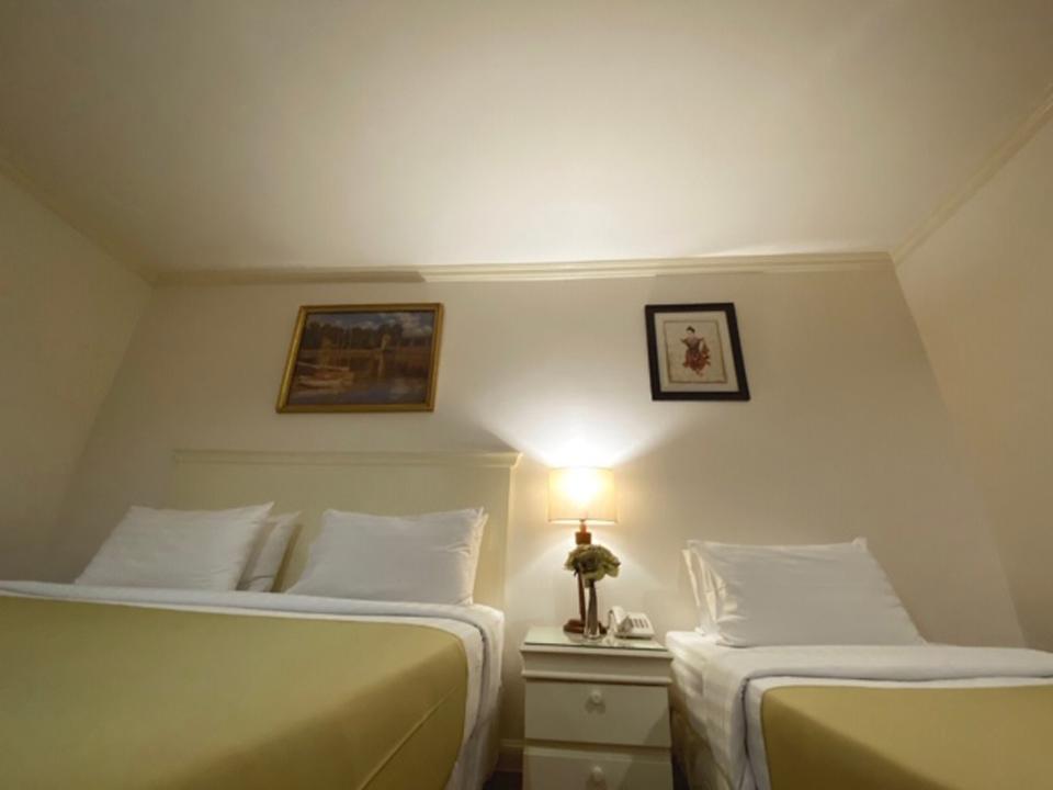 <h2>Rooms <span>&</span> Rate</h2>