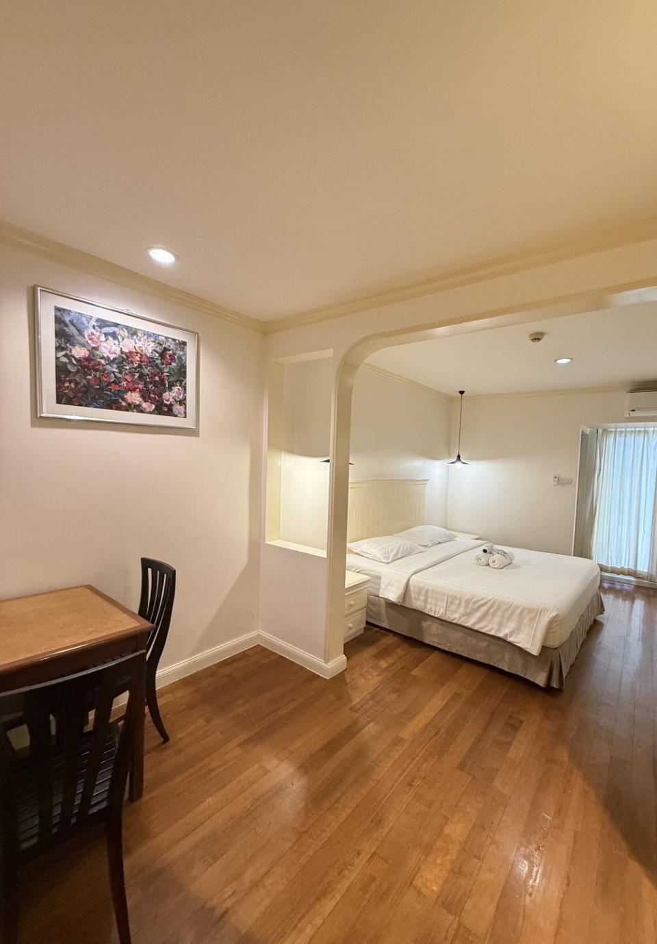 <h2>Rooms <span>&</span> Rate</h2>