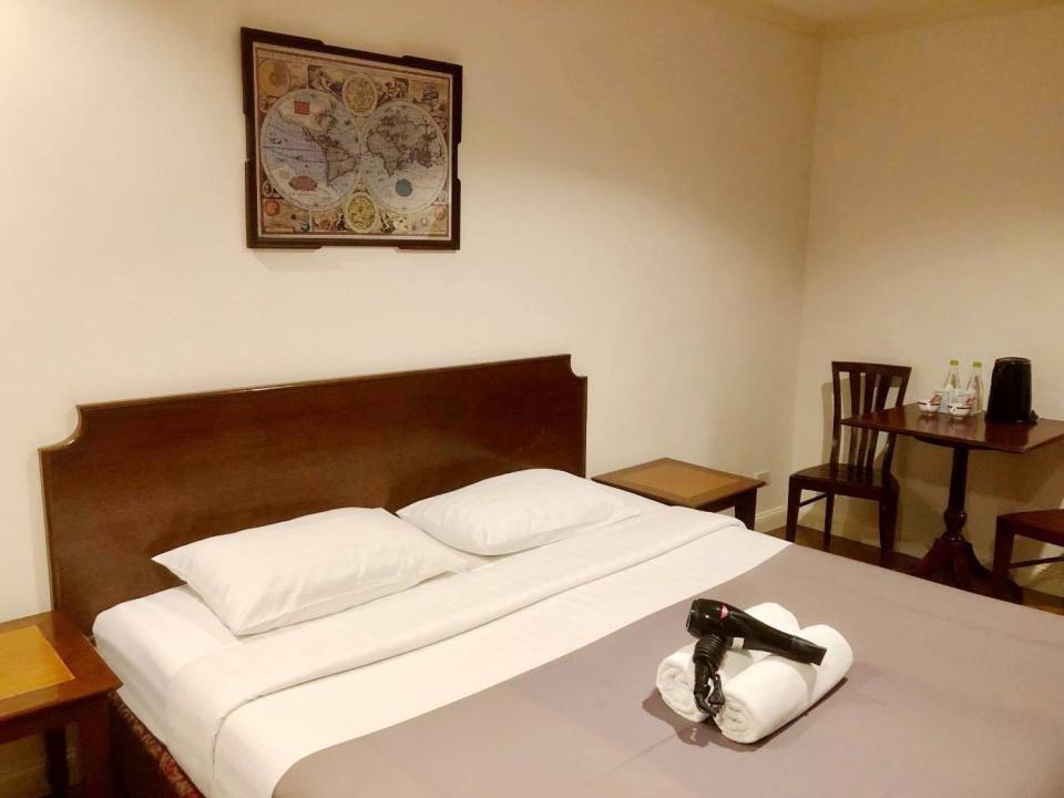 <h2>Rooms <span>&</span> Rate</h2>