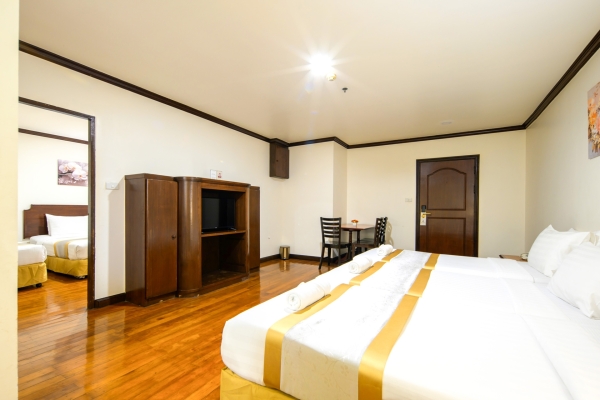 ห้อง Grand Regent Heritage Suite (5-6 ท่าน) — โรงแรม เดอะ วิคตอรี่ แบงค็อก