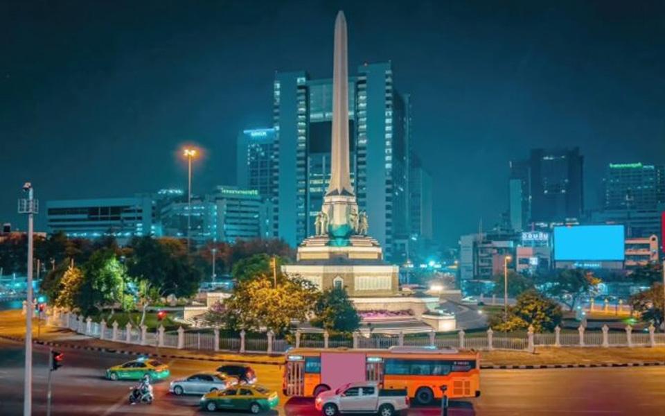 Discover the Heart of Bangkok: Your Ultimate Guide to Staying Near Victory Monument