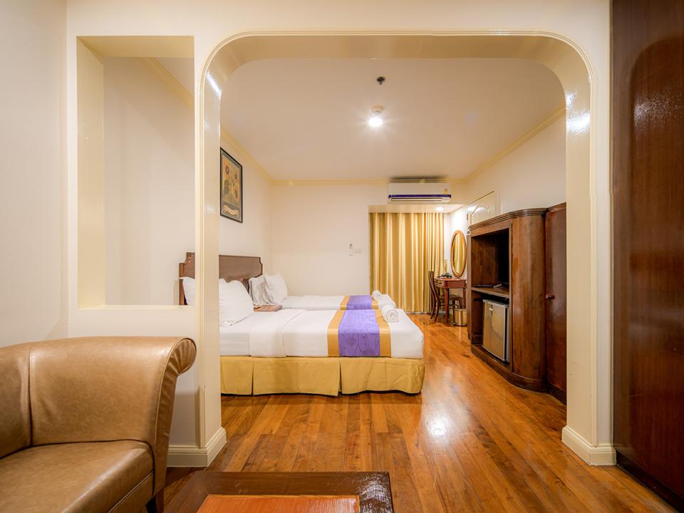 Grand Regent Heritage Suite