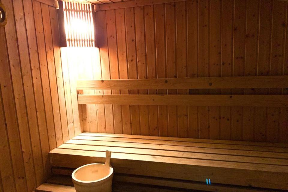 <h2>Facilities <span> & </span> Dining</h2>