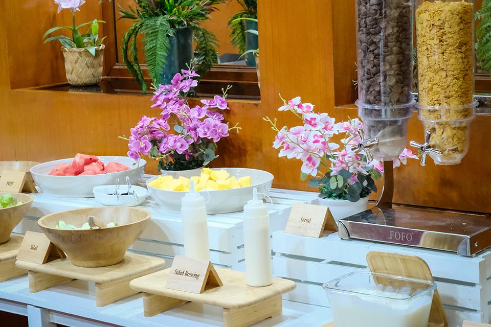 <h2>Facilities <span> & </span> Dining</h2>