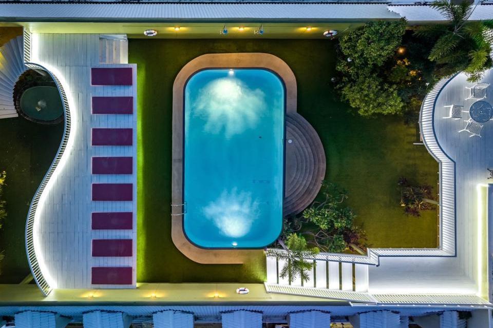 <h2>Facilities <span> & </span> Dining</h2>