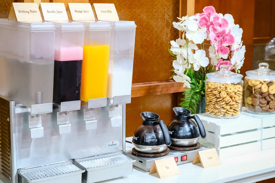 <h2>Facilities <span> & </span> Dining</h2>