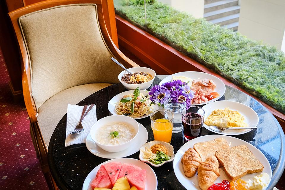 <h2>Facilities <span> & </span> Dining</h2>