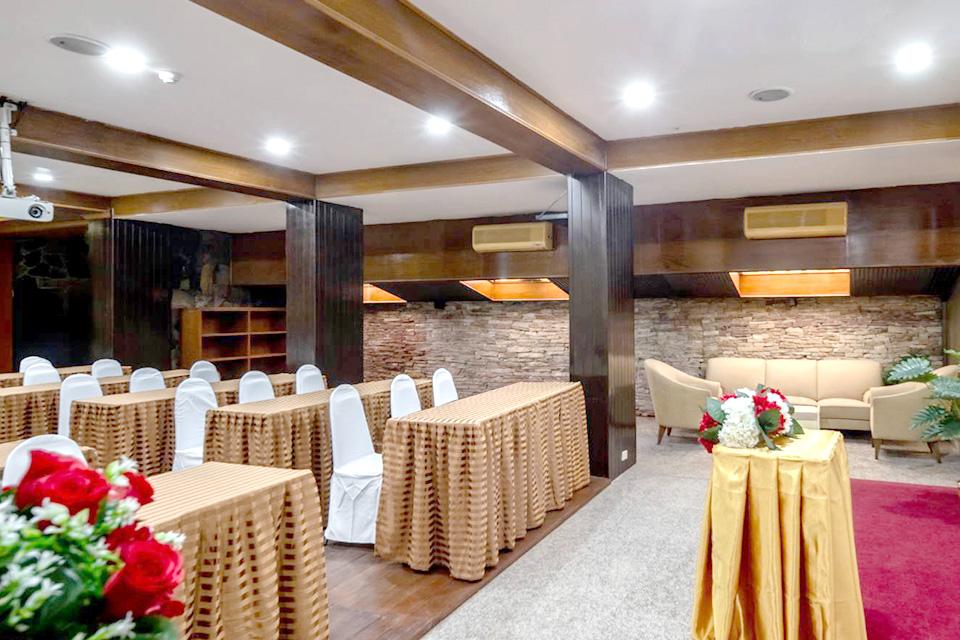 <h2>Function <span> & </span> Banquet</h2>