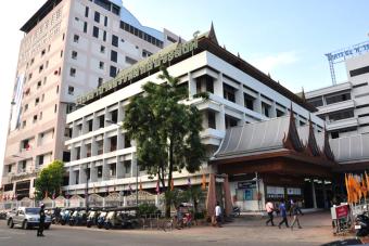 โรงพยาบาลสงฆ์ กรุงเทพ ศูนย์รักษาพระภิกษุสามเณรแห่งเดียวในโลก พร้อมแนะนำที่พักใกล้เคียง