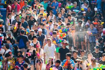 2026年宋干节素坤逸路攻略:曼谷泼水节完全指南