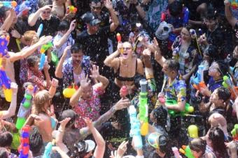 2026 송크란 실롬 로드 완벽 가이드: 방콕 물축제 여행 정보